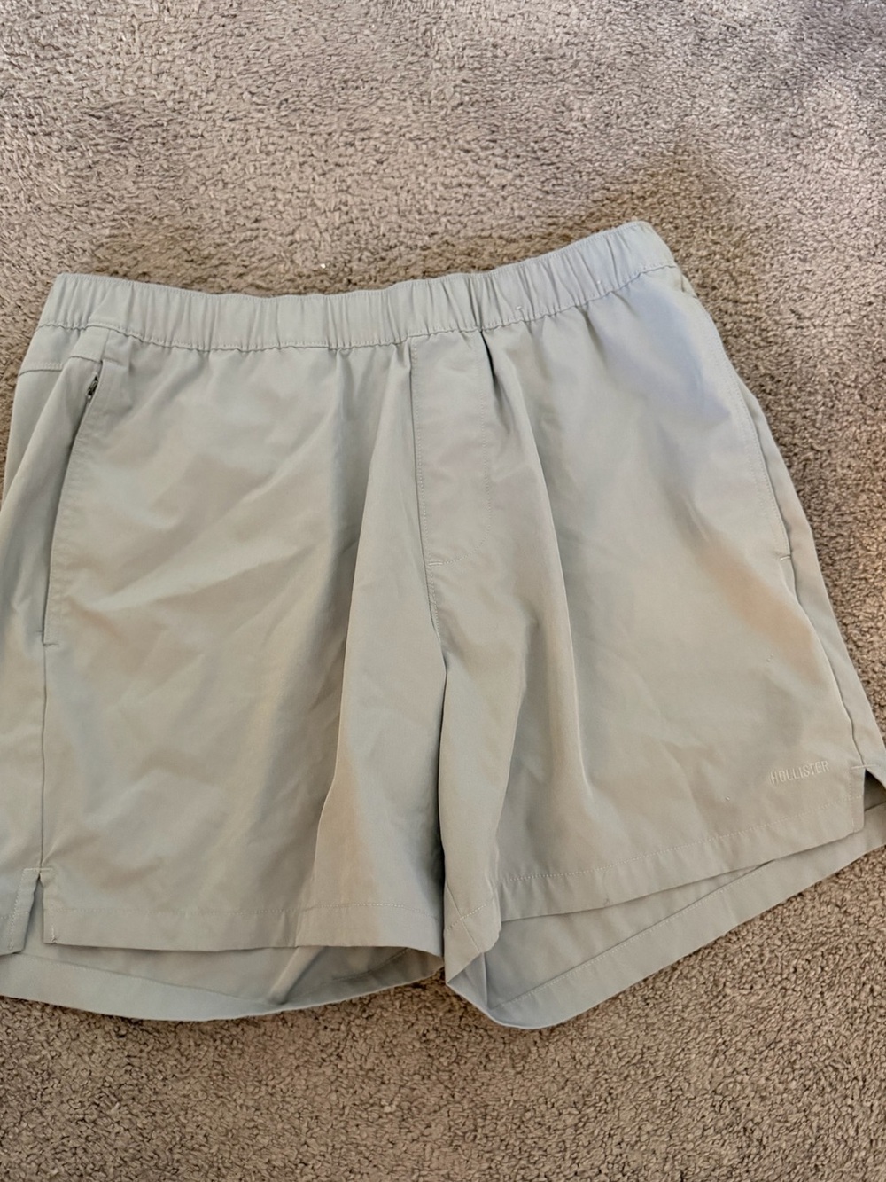 Hollister Men’s Light Grey Athletic Active Shorts - Size L